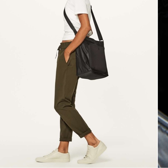 Lululemon All Set Bucket Bag - Picture 3 of 16